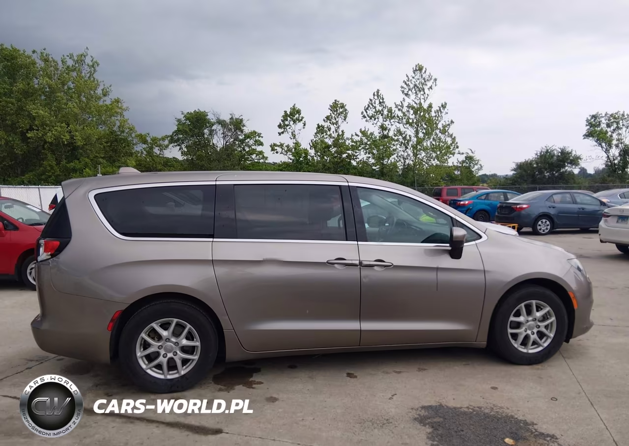 2017 Chrysler Pacifica Lx VIN:2C4RC1CG2HR655209 - 13