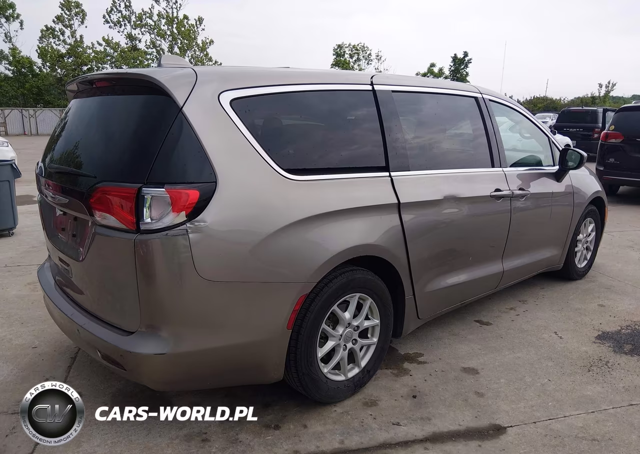 2017 Chrysler Pacifica Lx VIN:2C4RC1CG2HR655209 - 4