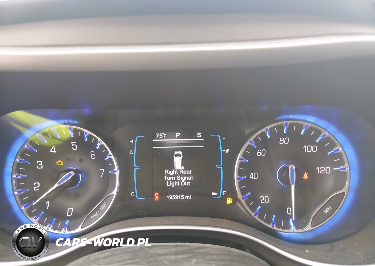2017 Chrysler Pacifica Lx VIN:2C4RC1CG2HR655209 - 7