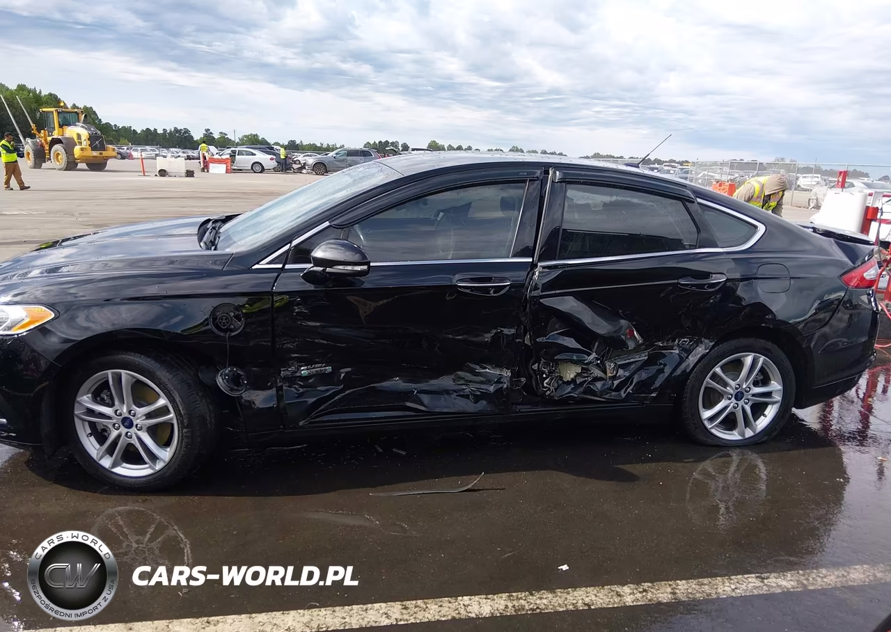 2016 Ford Fusion Energi Titanium VIN:3FA6P0SU5GR320792 - 14