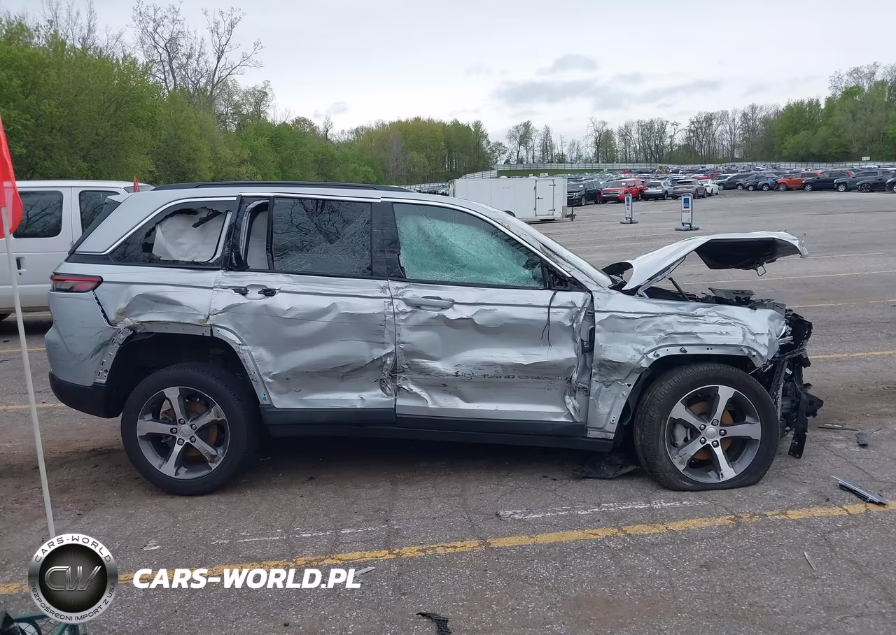2024 Jeep Grand Cherokee Limited 4X4 VIN:1C4RJHBG4RC185095 - 12