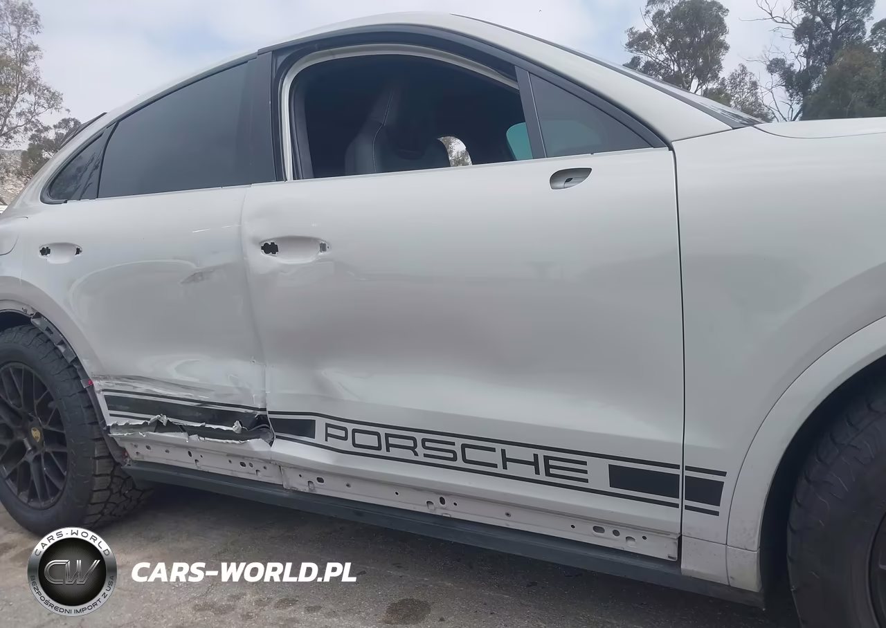 2020 Porsche Cayenne Coupe Turbo VIN:WP1BF2AY4LDA65792 - 6