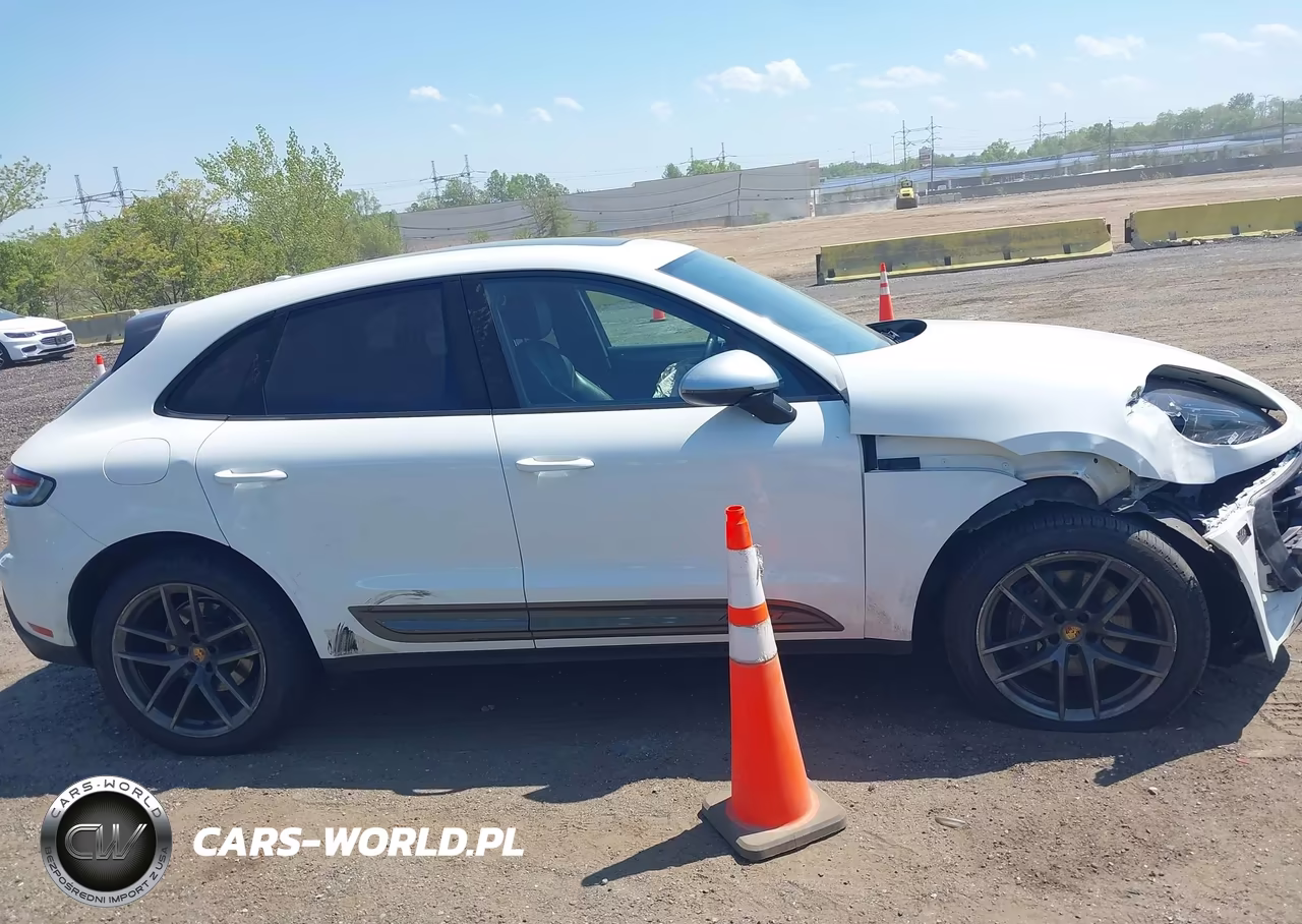 2023 Porsche Macan T VIN:WP1AA2A55PLB00139 - 13