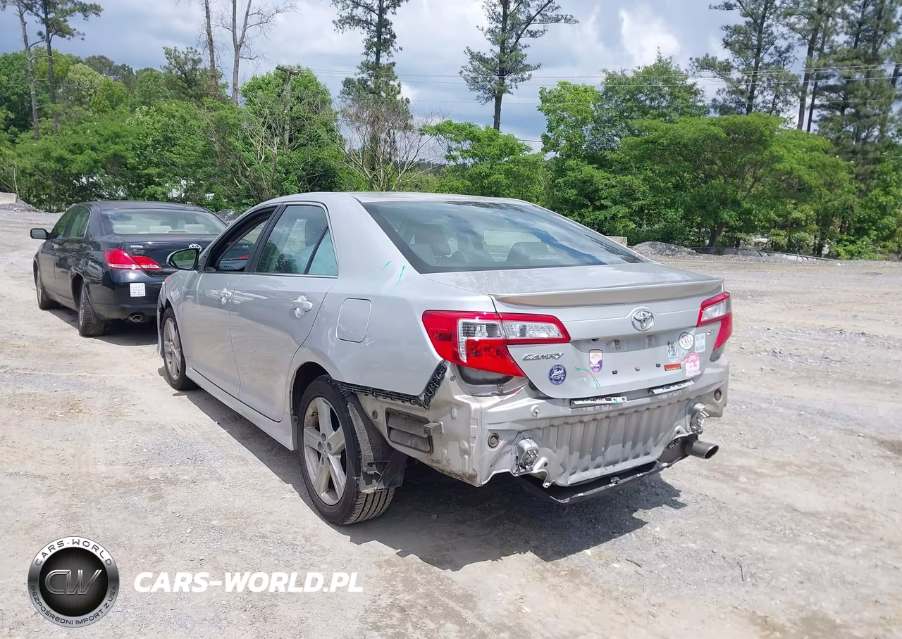 2014 Toyota Camry Se VIN:4T1BF1FK4EU810930 - 3