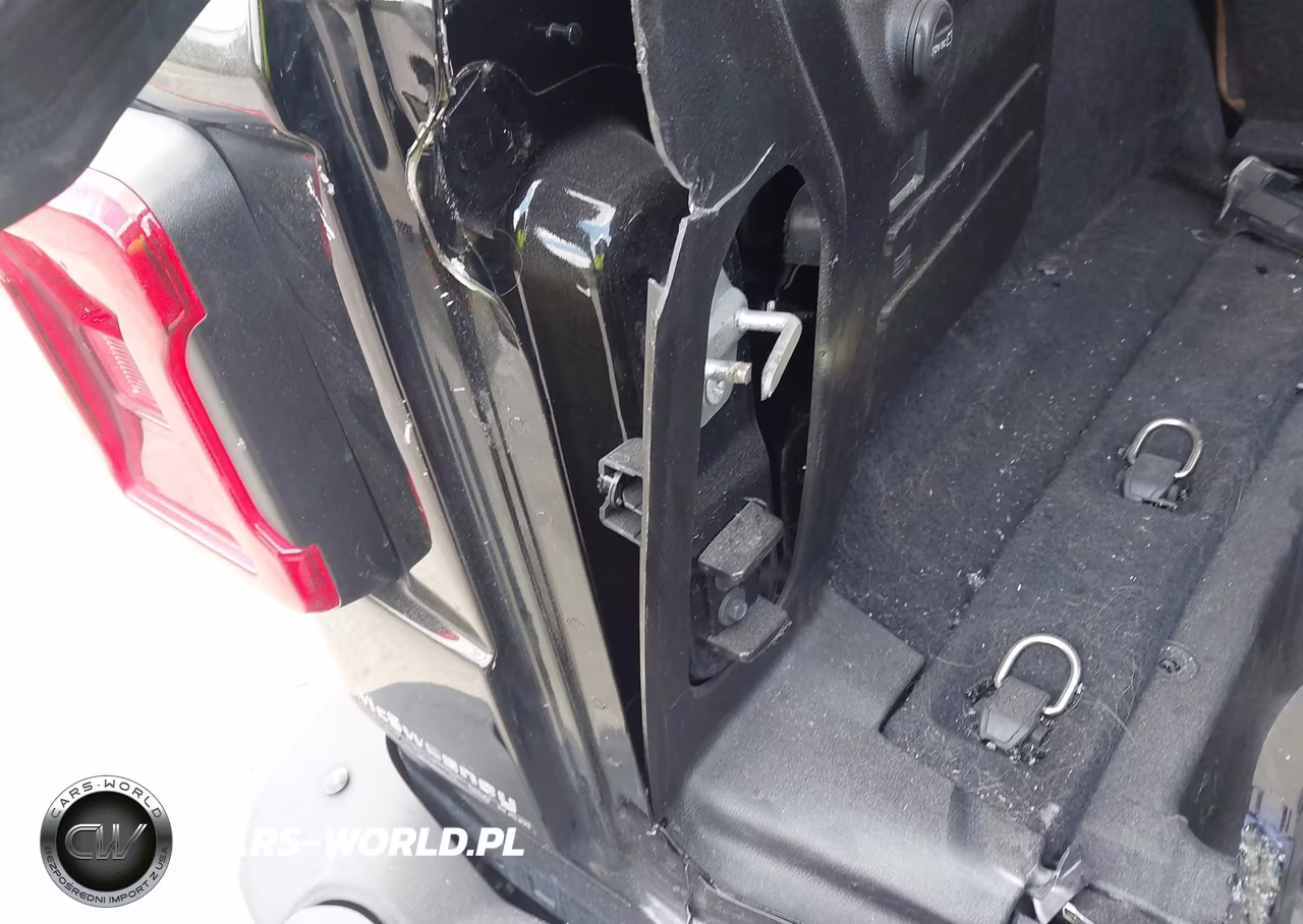 2020 Jeep Wrangler Unlimited Rubicon 4X4 VIN:1C4HJXFN5LW342914 - 18