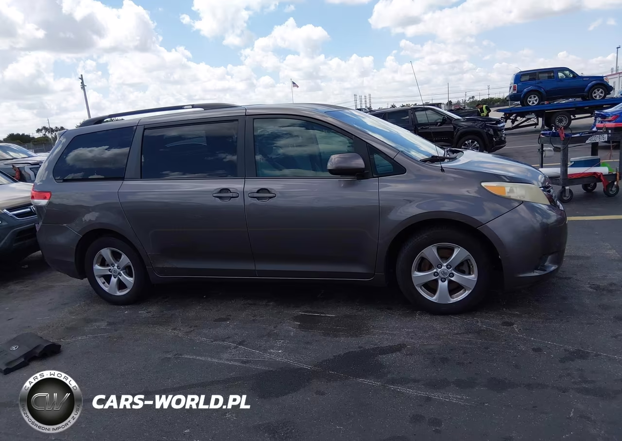 2013 Toyota Sienna Le V6 8 Passenger VIN:5TDKK3DC3DS353246 - 13