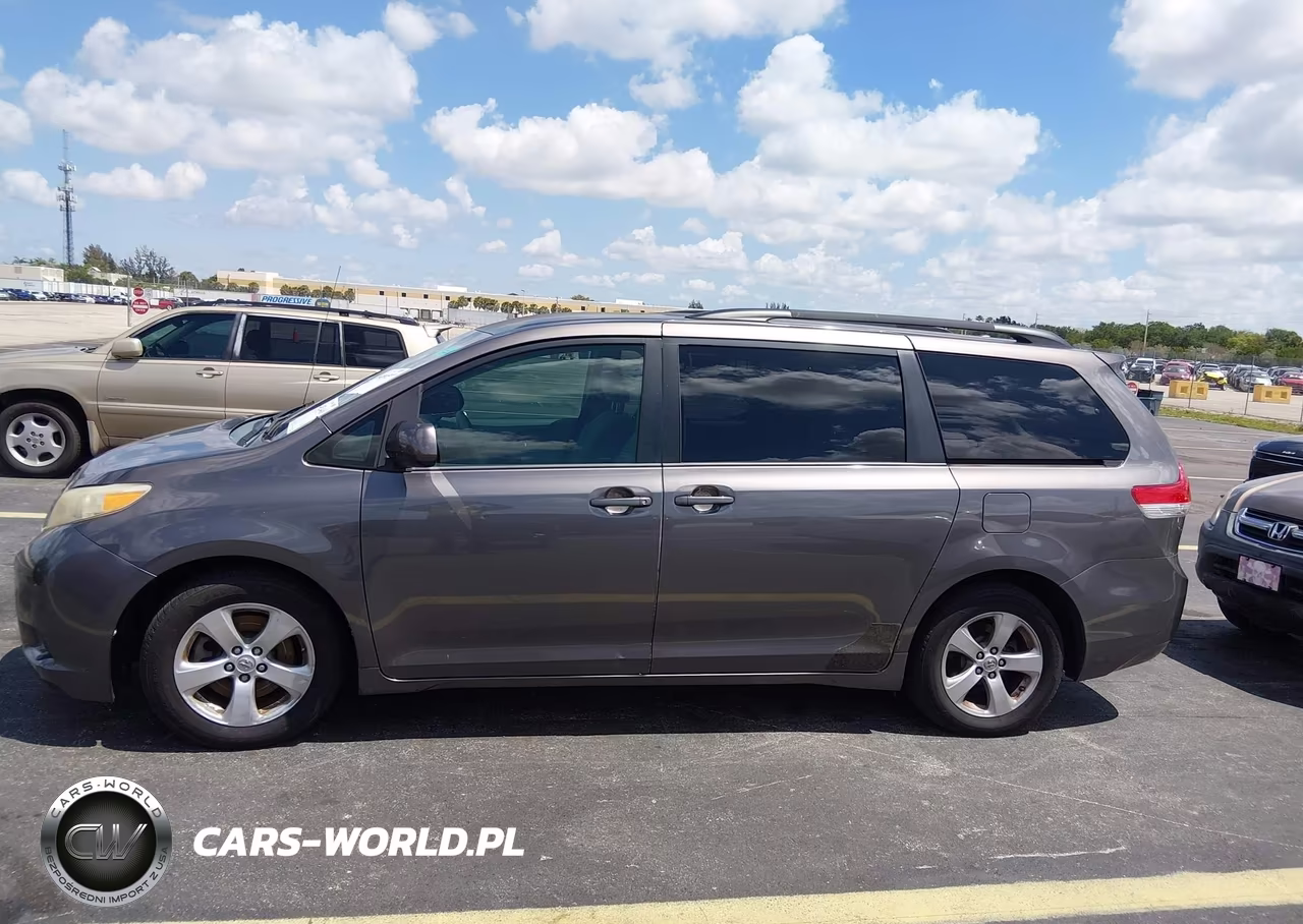 2013 Toyota Sienna Le V6 8 Passenger VIN:5TDKK3DC3DS353246 - 14