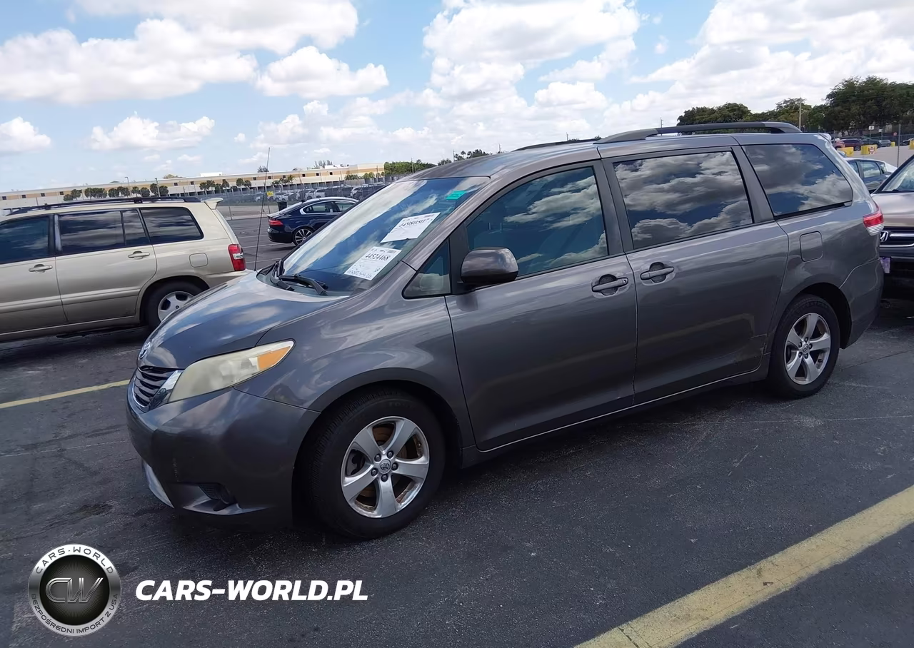 2013 Toyota Sienna Le V6 8 Passenger VIN:5TDKK3DC3DS353246 - 2