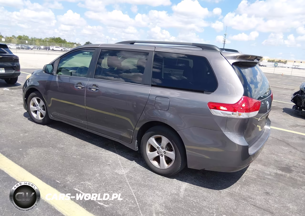 2013 Toyota Sienna Le V6 8 Passenger VIN:5TDKK3DC3DS353246 - 3