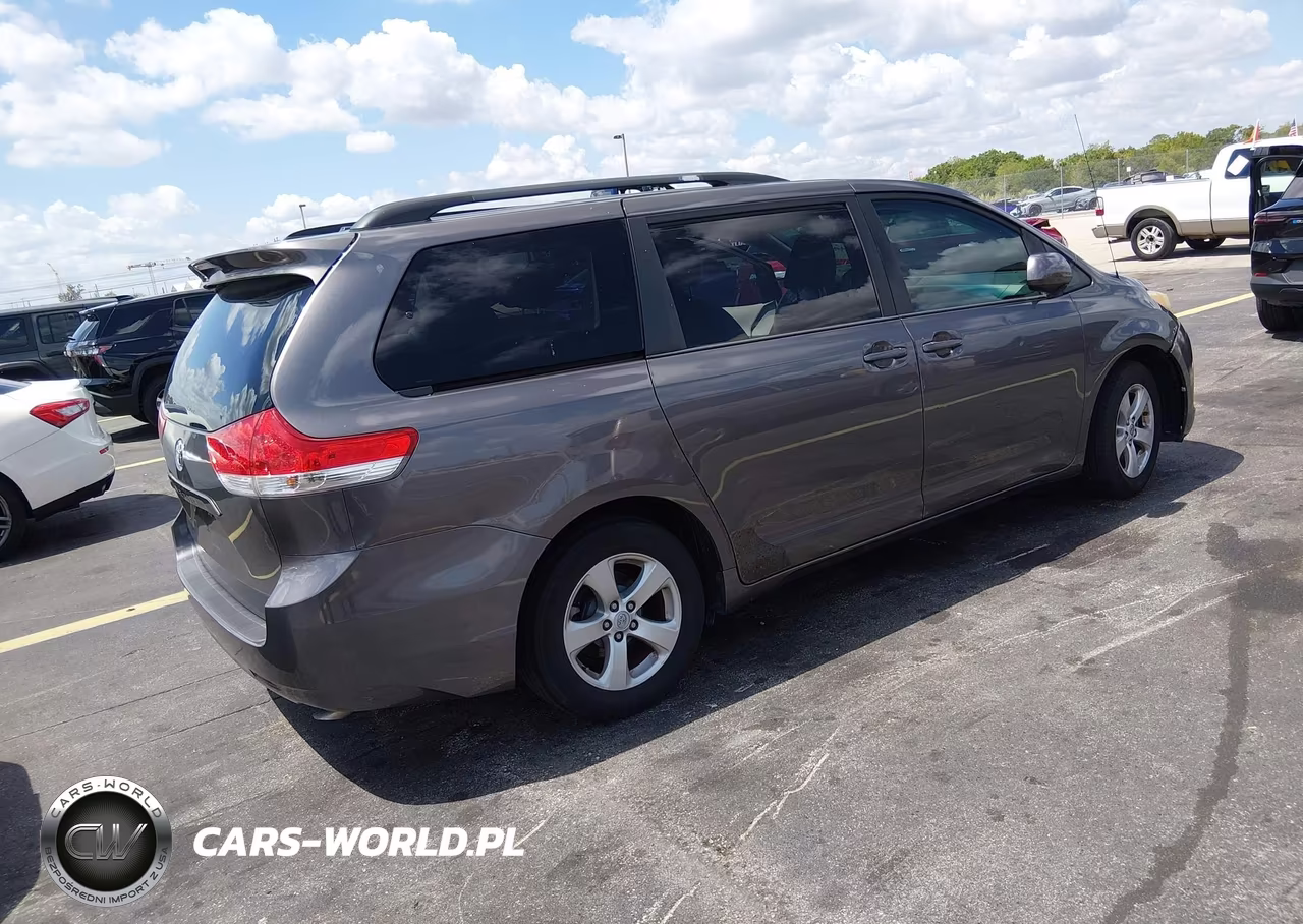 2013 Toyota Sienna Le V6 8 Passenger VIN:5TDKK3DC3DS353246 - 4