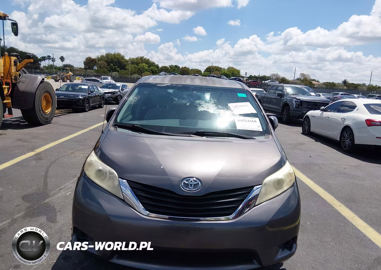 2013 Toyota Sienna Le V6 8 Passenger VIN:5TDKK3DC3DS353246 - 6