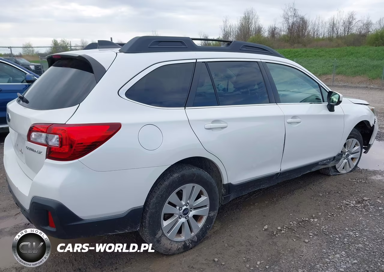 2019 Subaru Outback 2.5I Premium VIN:4S4BSAFC3K3246239 - 4