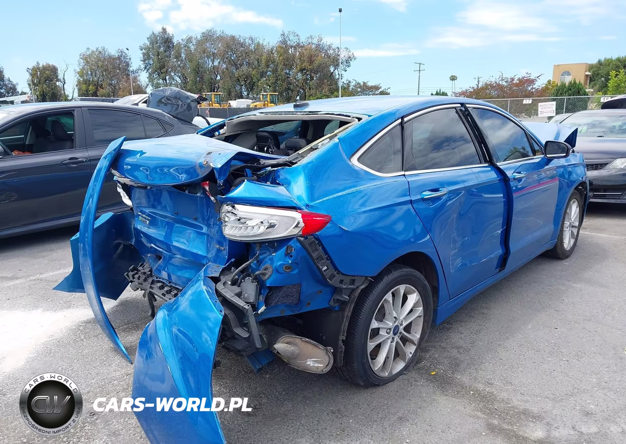 2019 Ford Fusion Energi Titanium VIN:3FA6P0SU0KR173984 - 4