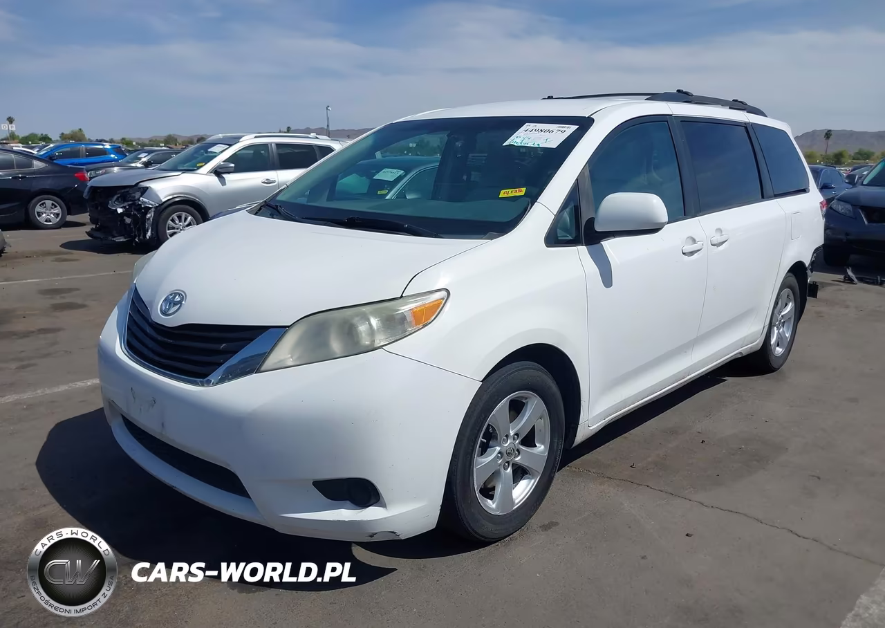 2013 Toyota Sienna Le V6 8 Passenger VIN:5TDKK3DC7DS352102 - 2