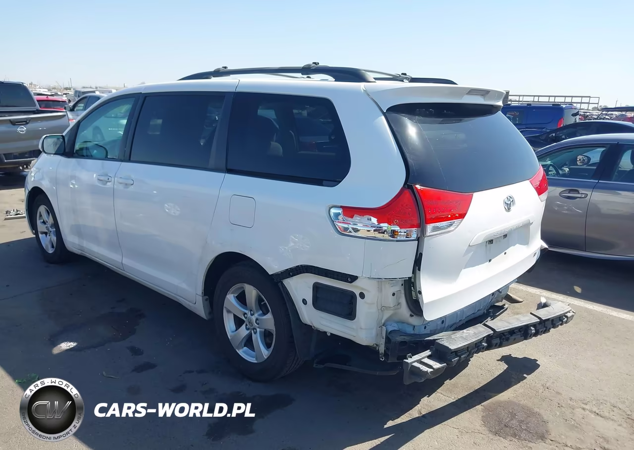 2013 Toyota Sienna Le V6 8 Passenger VIN:5TDKK3DC7DS352102 - 3