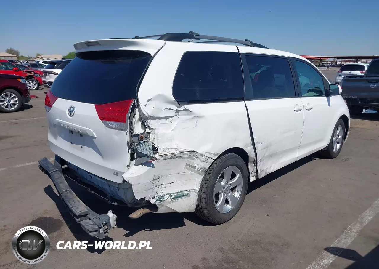 2013 Toyota Sienna Le V6 8 Passenger VIN:5TDKK3DC7DS352102 - 4