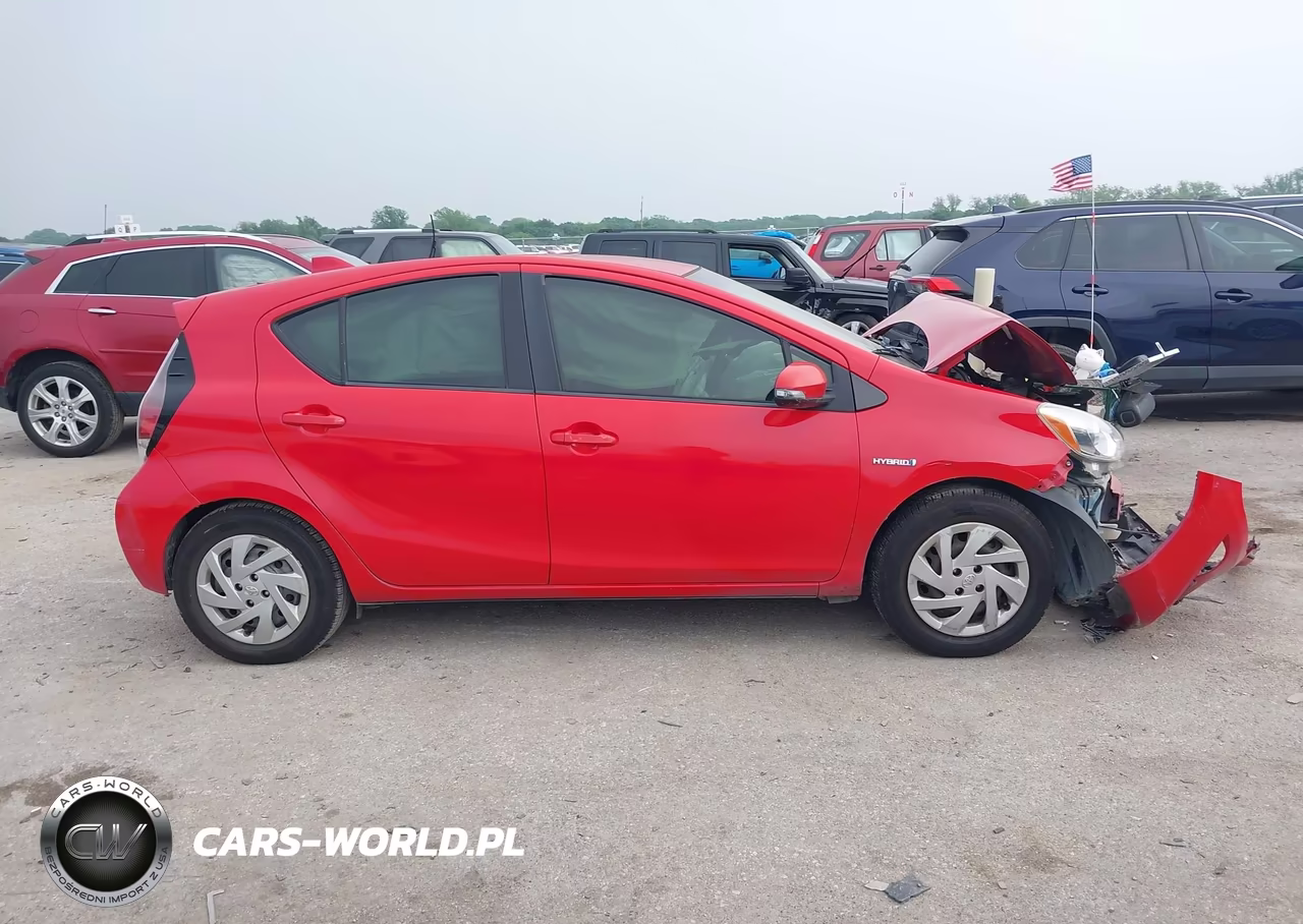 2015 Toyota Prius C Three VIN:JTDKDTB32F1581896 - 13