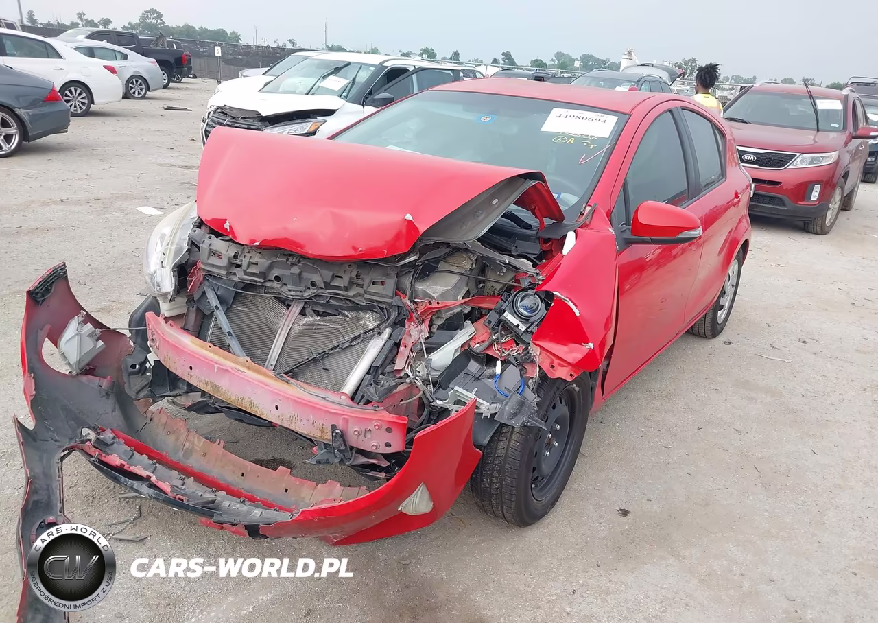2015 Toyota Prius C Three VIN:JTDKDTB32F1581896 - 2
