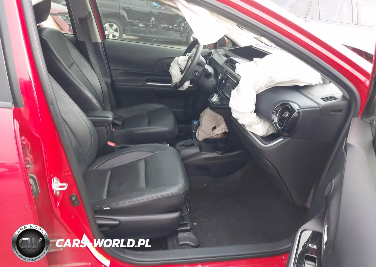 2015 Toyota Prius C Three VIN:JTDKDTB32F1581896 - 5