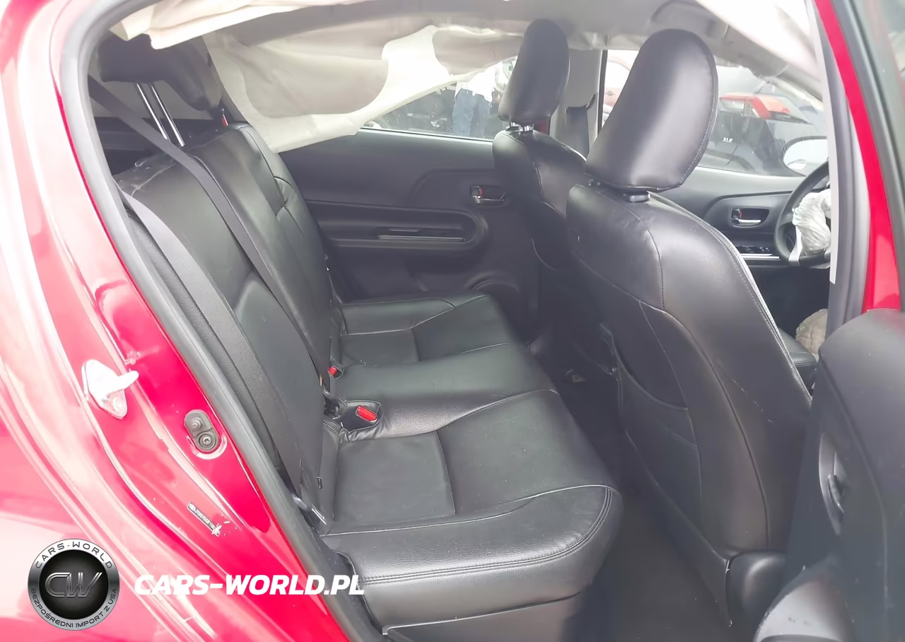 2015 Toyota Prius C Three VIN:JTDKDTB32F1581896 - 8