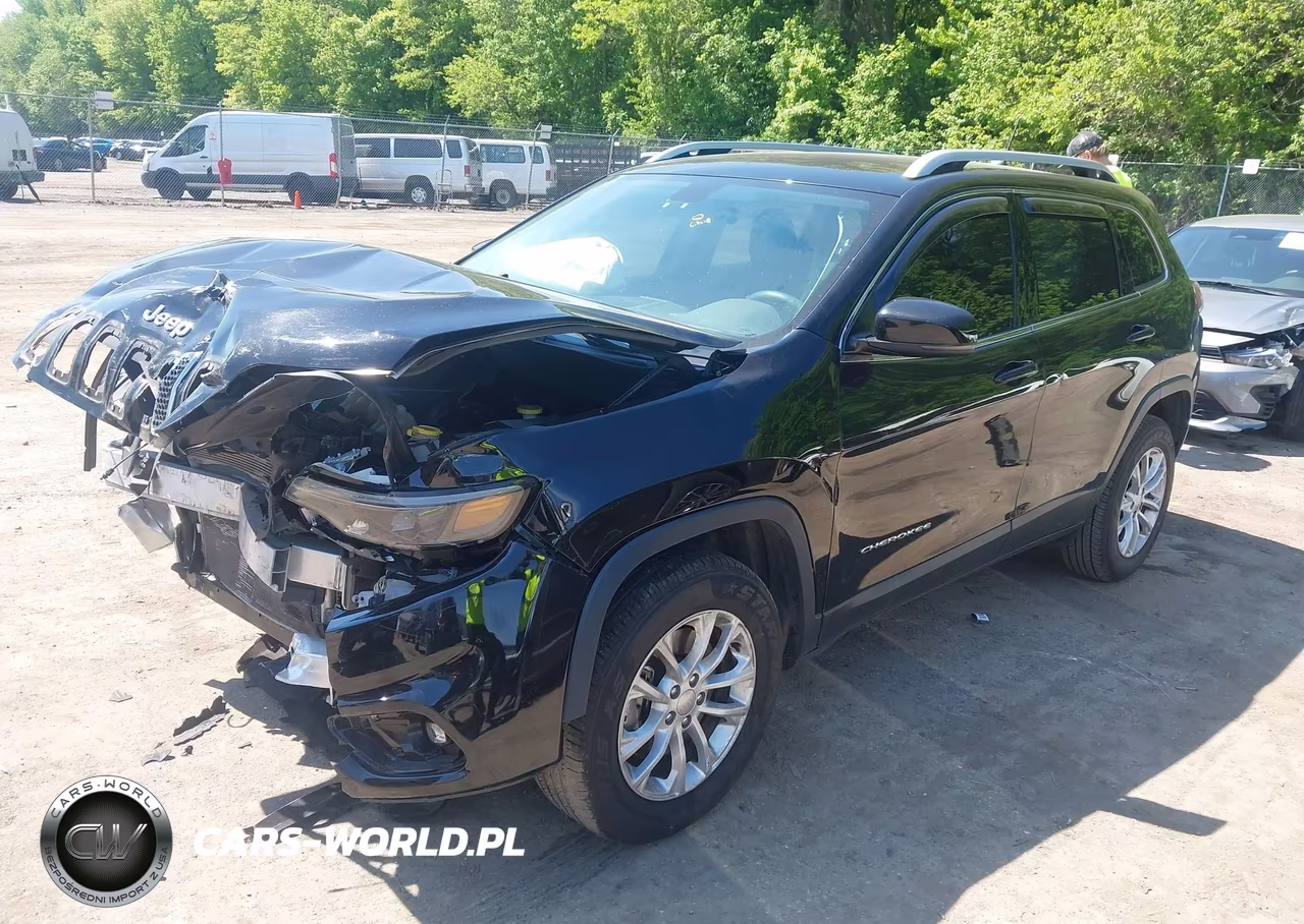 2019 Jeep Cherokee Latitude 4X4 VIN:1C4PJMCB6KD405582 - 2