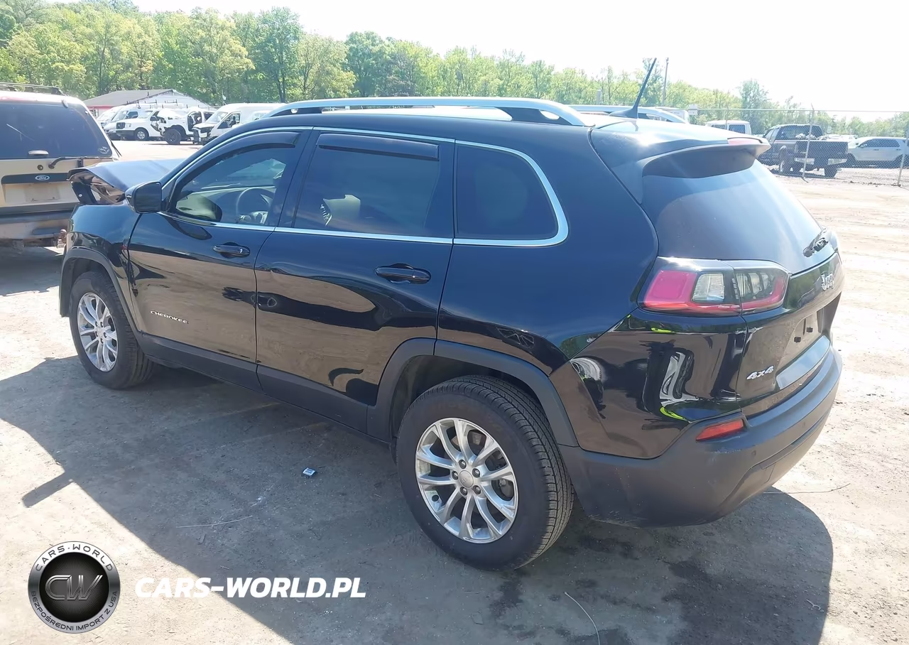 2019 Jeep Cherokee Latitude 4X4 VIN:1C4PJMCB6KD405582 - 3