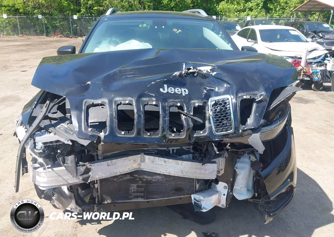 2019 Jeep Cherokee Latitude 4X4 VIN:1C4PJMCB6KD405582 - 6