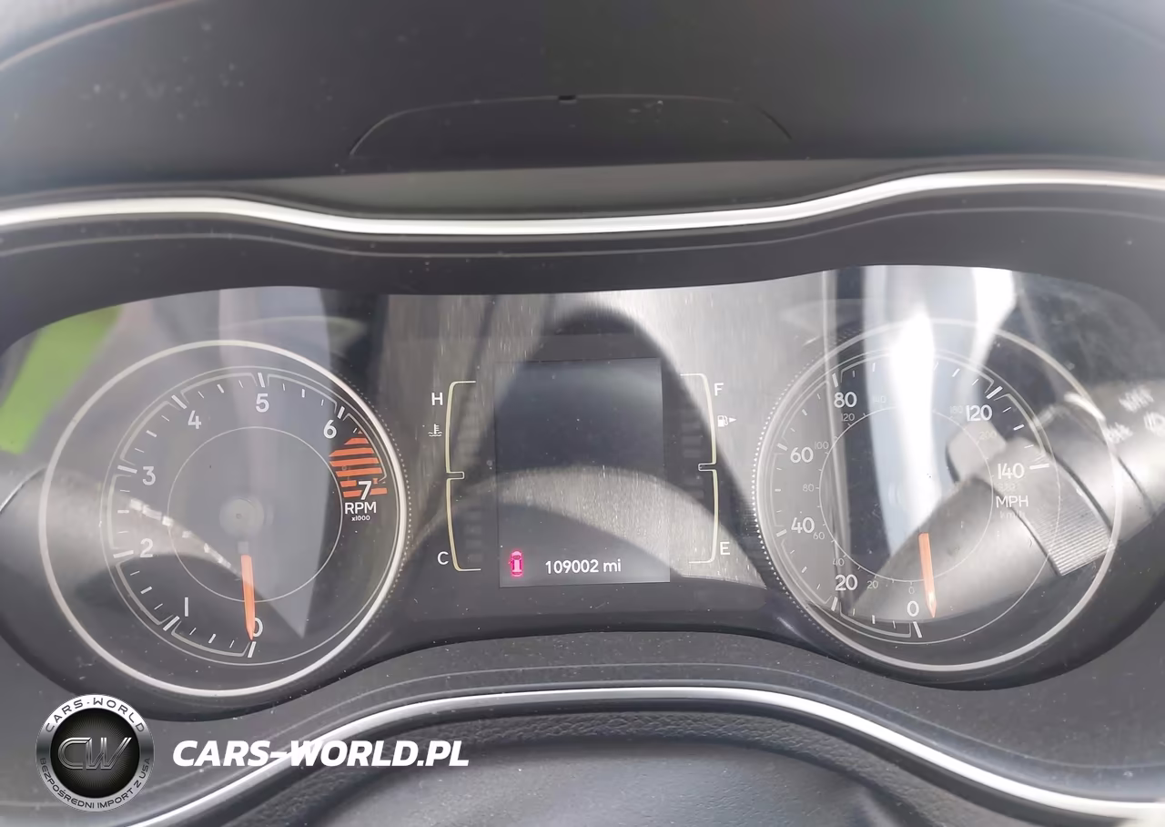 2019 Jeep Cherokee Latitude 4X4 VIN:1C4PJMCB6KD405582 - 7