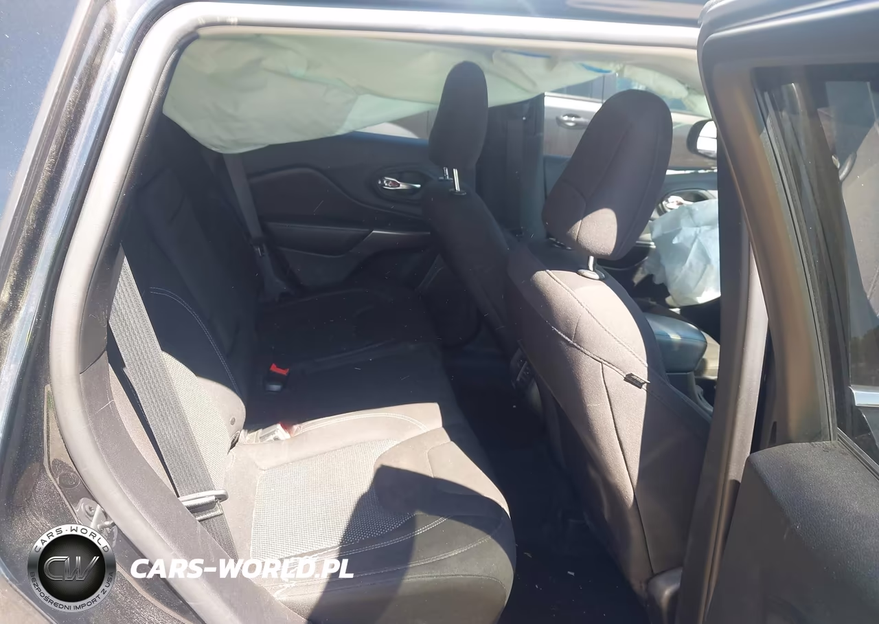 2019 Jeep Cherokee Latitude 4X4 VIN:1C4PJMCB6KD405582 - 8