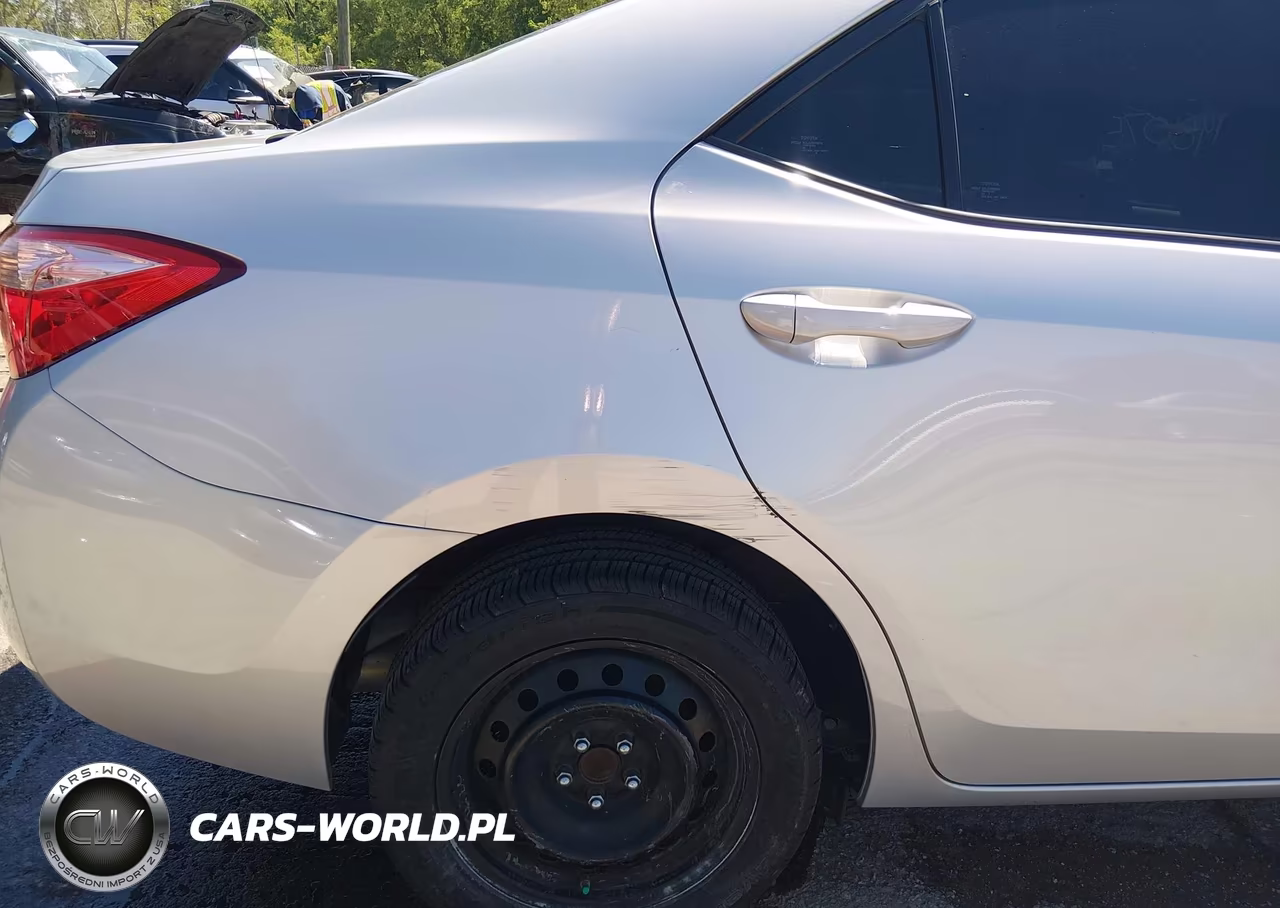 2018 Toyota Corolla Le VIN:5YFBURHE7JP761813 - 17