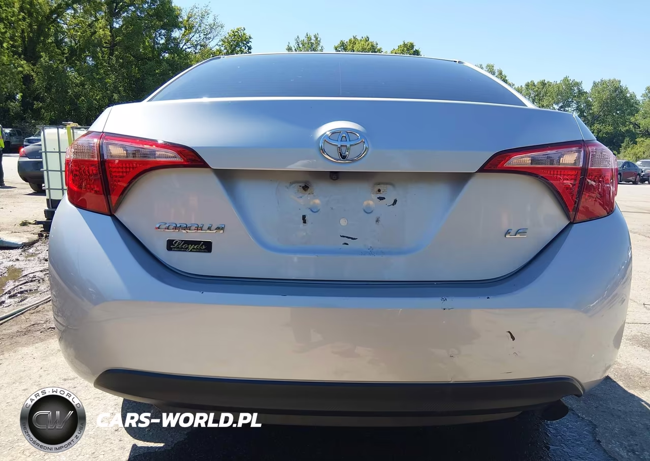 2018 Toyota Corolla Le VIN:5YFBURHE7JP761813 - 18