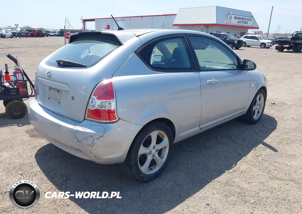 2007 Hyundai Accent Se VIN:KMHCN36C17U044024 - 4