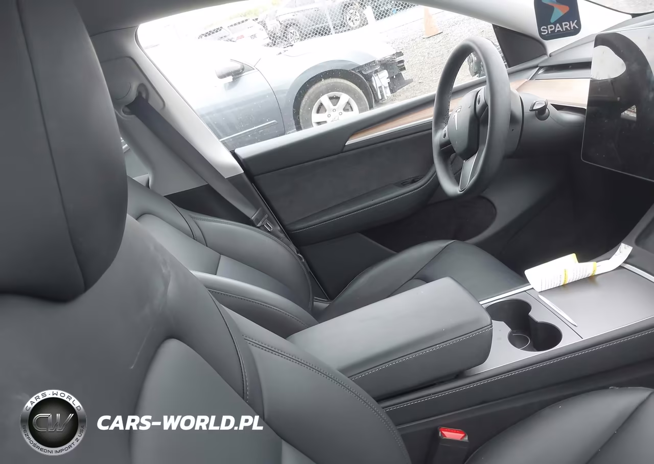 2025 Tesla Model Y Long Range Dual Motor Rear-Wheel Drive VIN:7SAYGDEDXSA374010 - 5