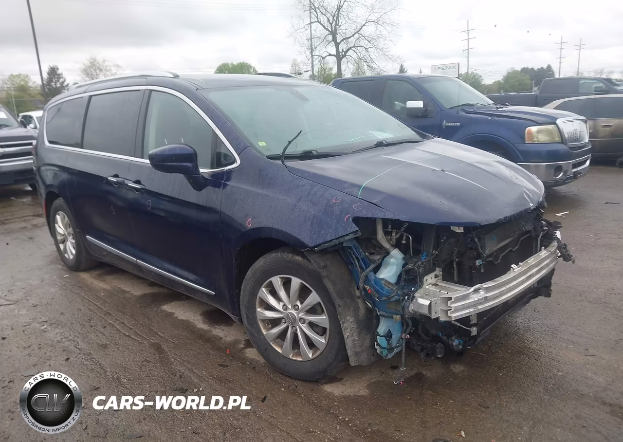 2018 Chrysler Pacifica Touring L – zdjęcie 1 z 17
