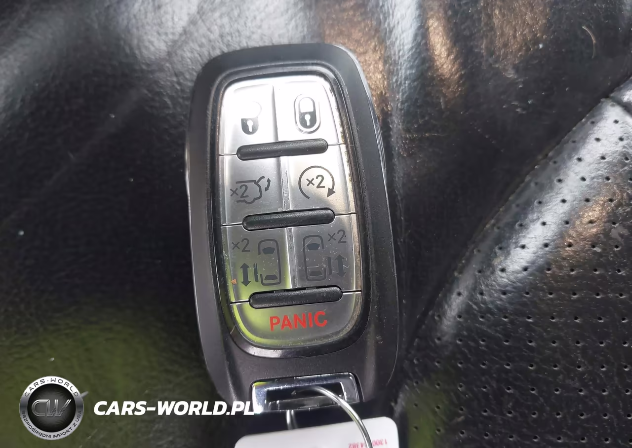 2018 Chrysler Pacifica Touring L VIN:2C4RC1BG6JR113702 - 11