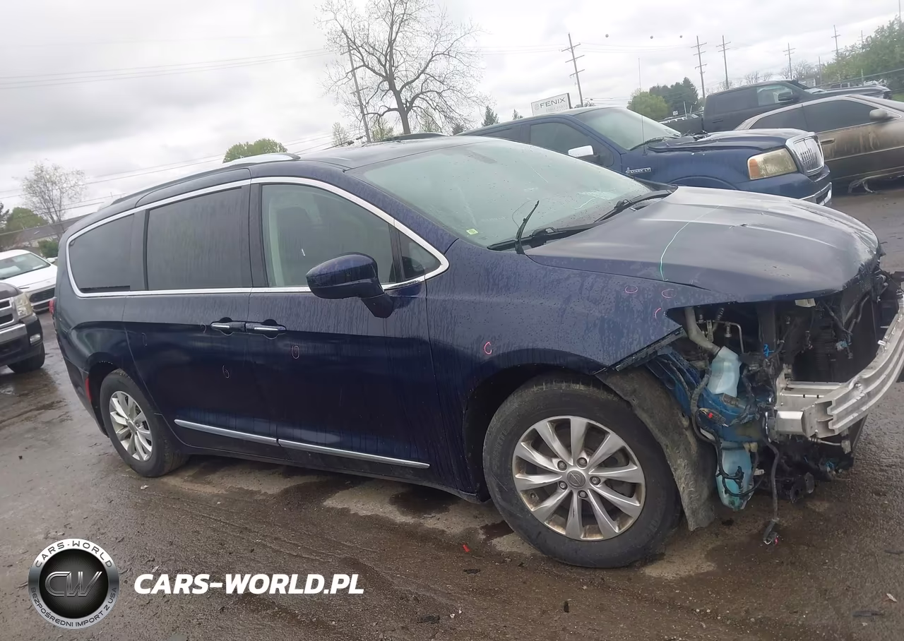 2018 Chrysler Pacifica Touring L VIN:2C4RC1BG6JR113702 - 14