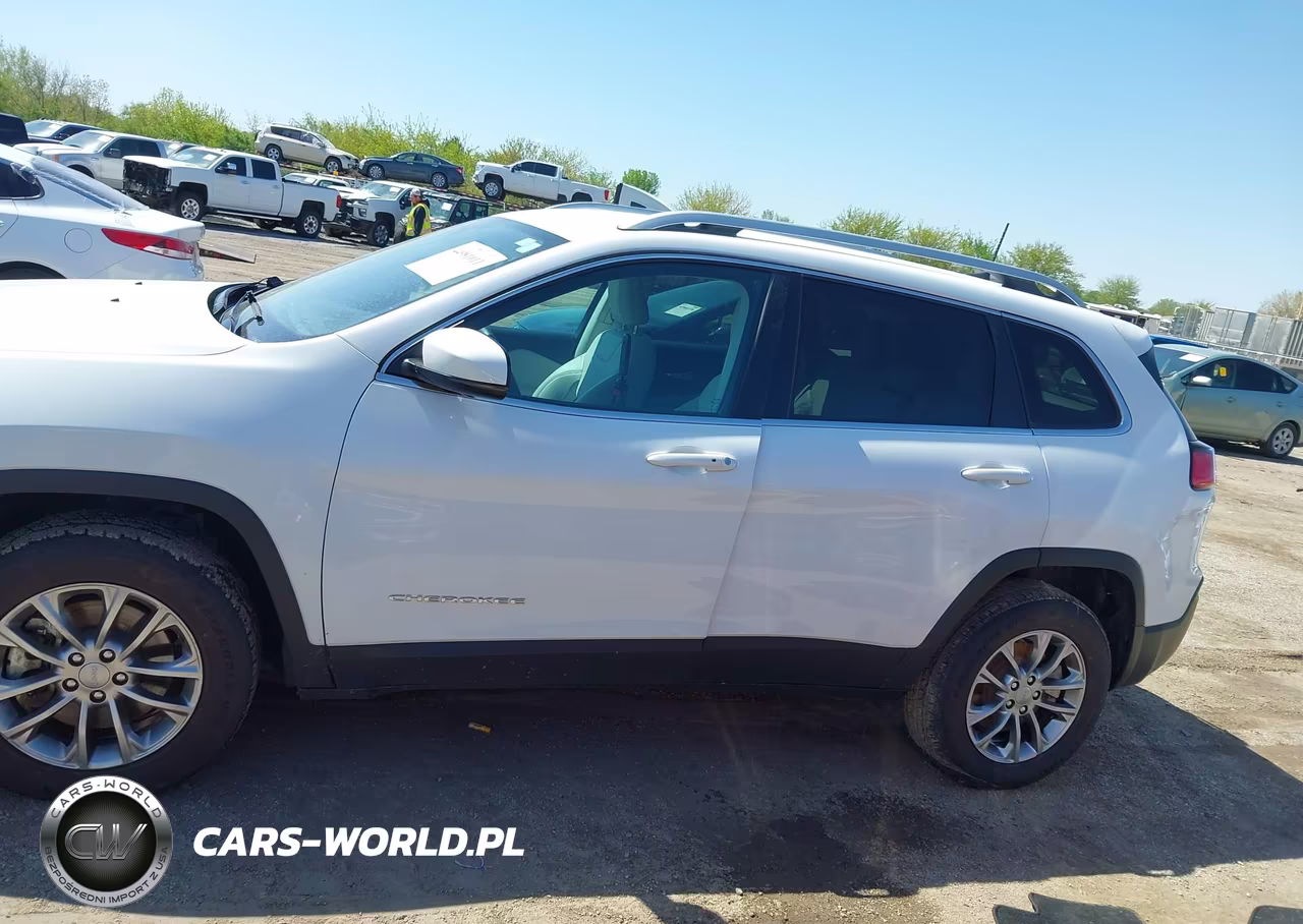 2021 Jeep Cherokee Latitude Plus 4X4 VIN:1C4PJMLB6MD218586 - 15