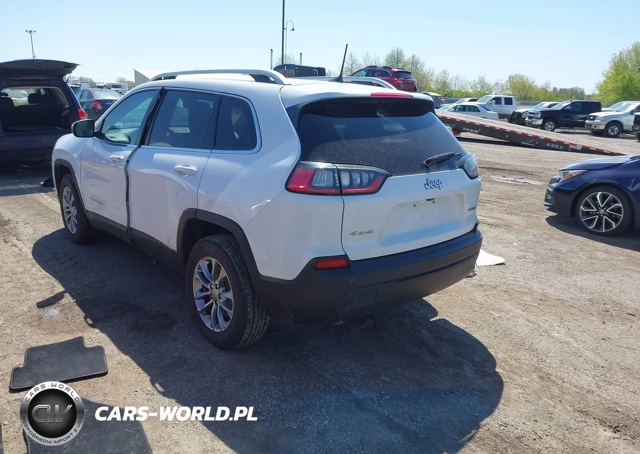 2021 Jeep Cherokee Latitude Plus 4X4 VIN:1C4PJMLB6MD218586 - 3