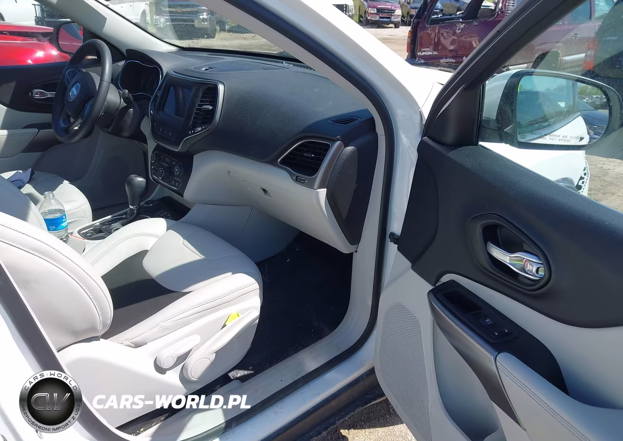 2021 Jeep Cherokee Latitude Plus 4X4 VIN:1C4PJMLB6MD218586 - 5