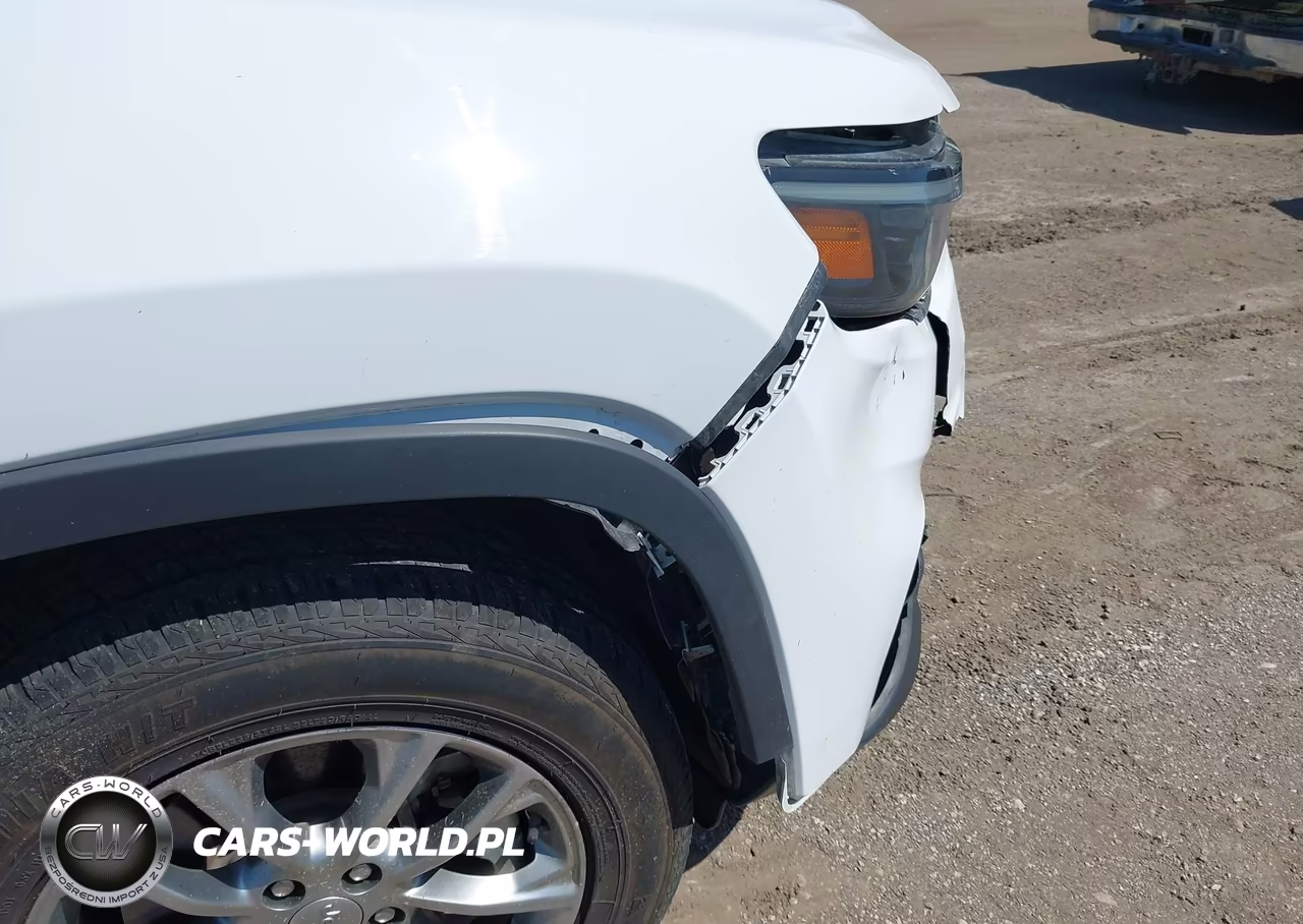 2021 Jeep Cherokee Latitude Plus 4X4 VIN:1C4PJMLB6MD218586 - 6