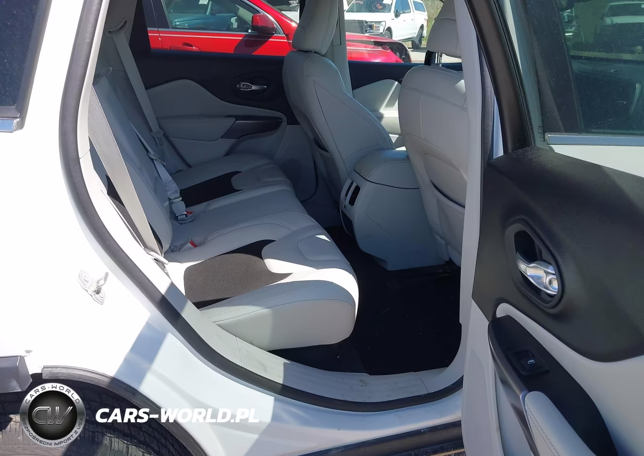 2021 Jeep Cherokee Latitude Plus 4X4 VIN:1C4PJMLB6MD218586 - 8