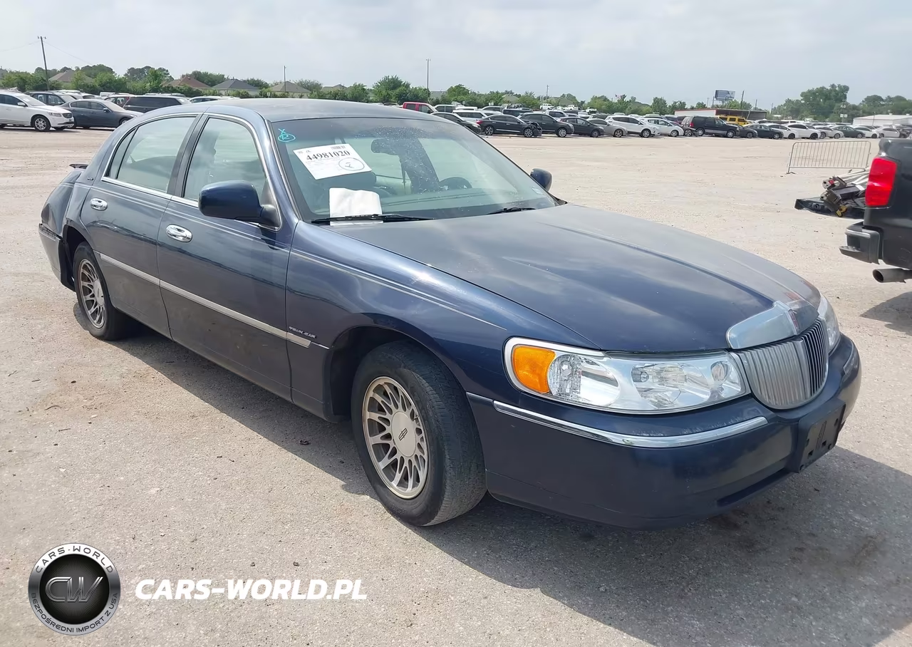 2002 Lincoln Town Car Signature
