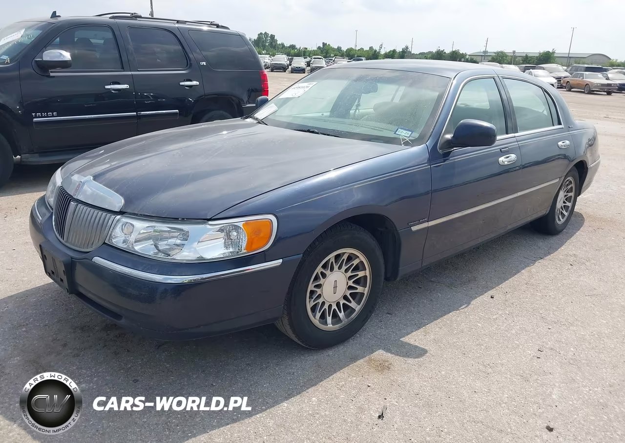 2002 Lincoln Town Car Signature VIN:1LNHM82W02Y662605 - 2