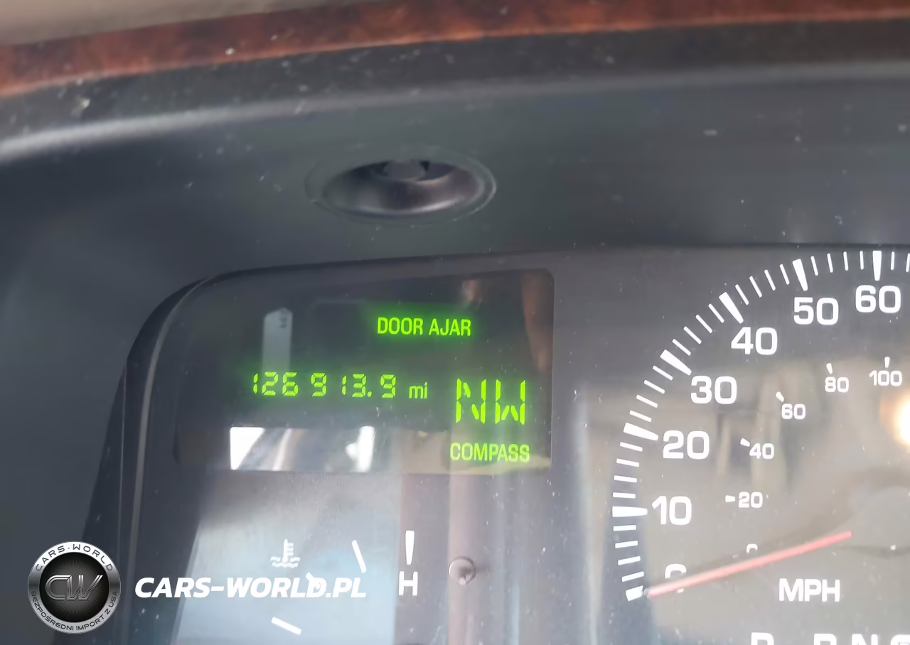 2002 Lincoln Town Car Signature VIN:1LNHM82W02Y662605 - 7