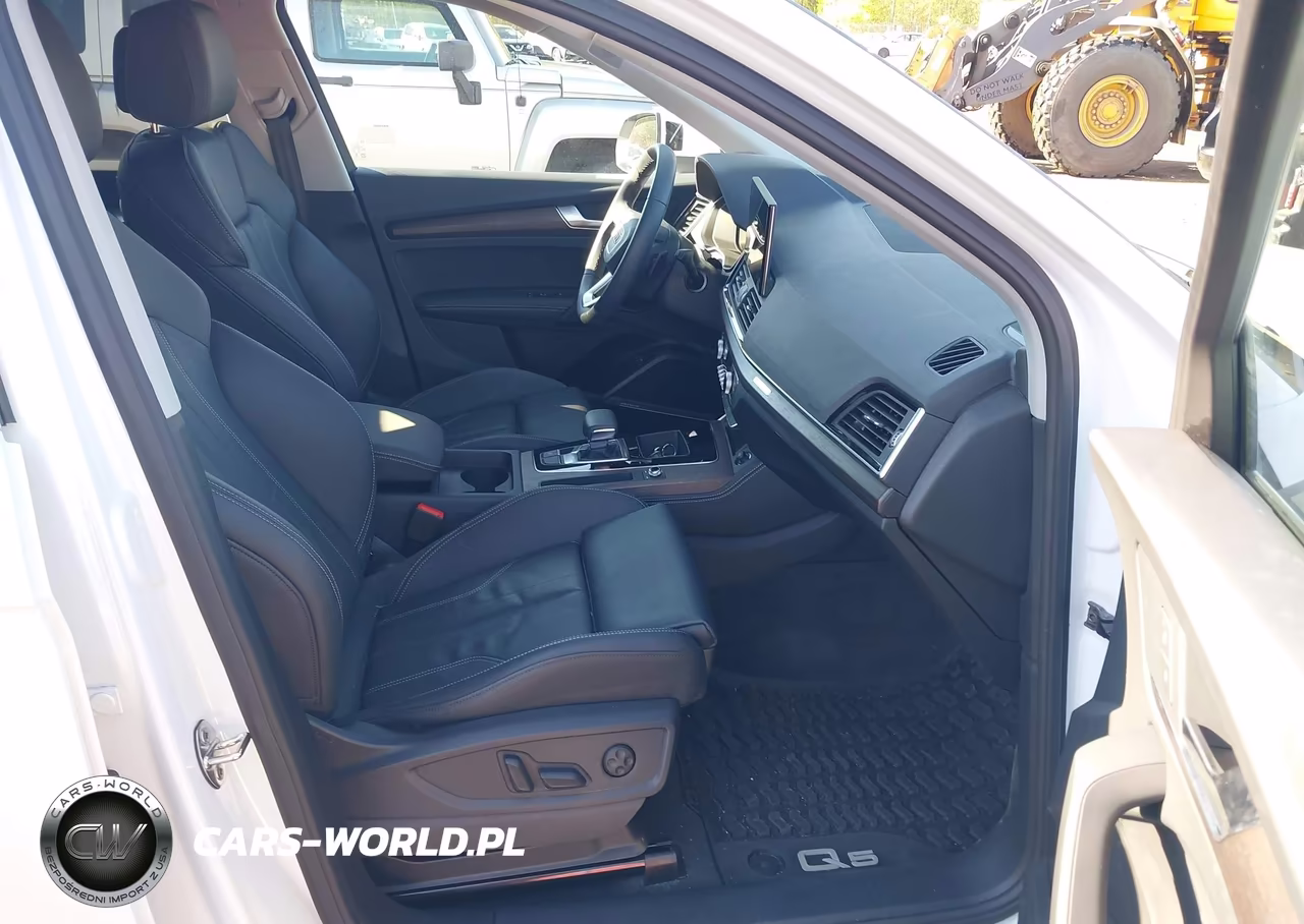2025 Audi Q5 Premium Plus 55 Tfsi E S Line Quattro S Tronic VIN:WA1E2AFYXS2063210 - 5