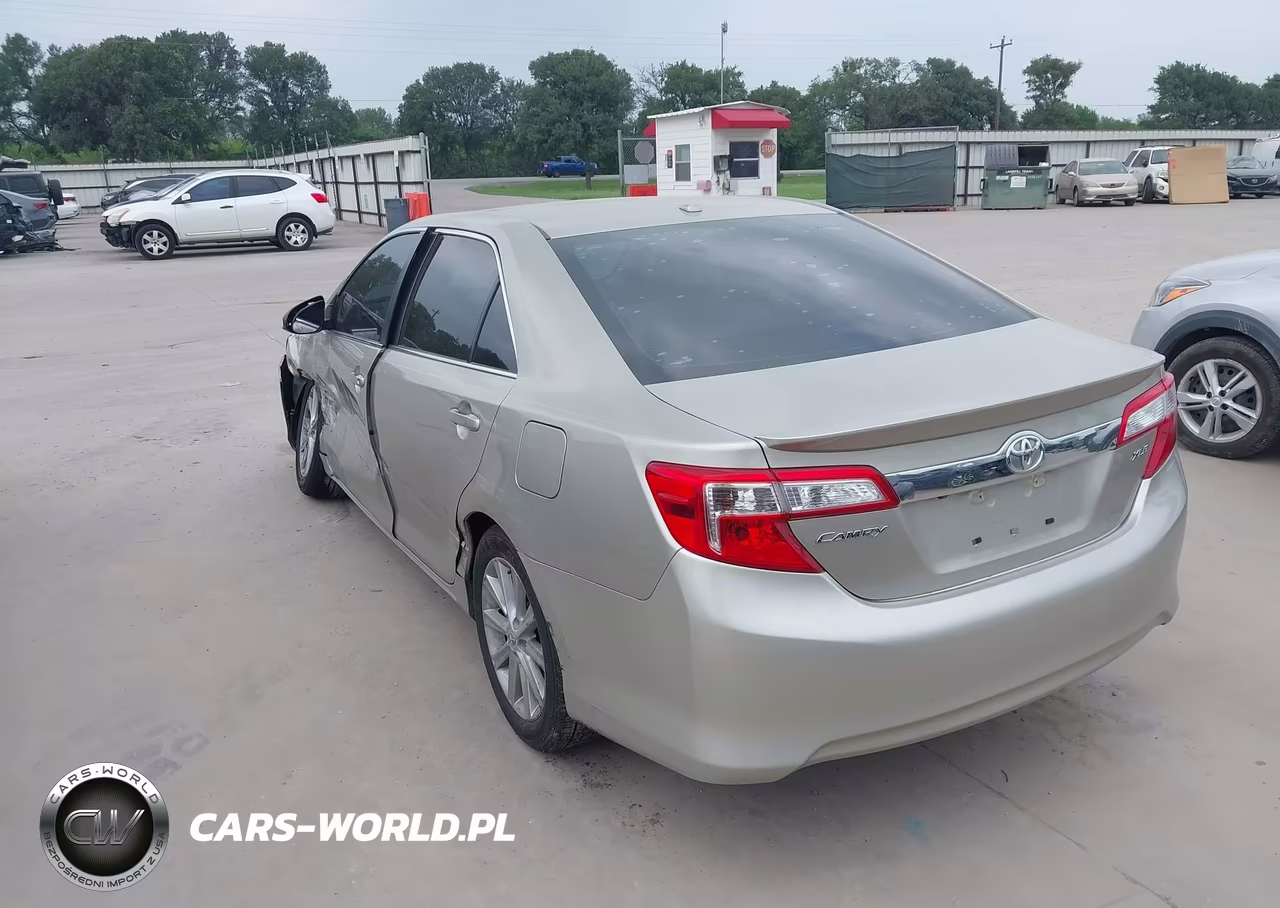 2014 Toyota Camry Xle VIN:4T1BF1FK1EU772928 - 3