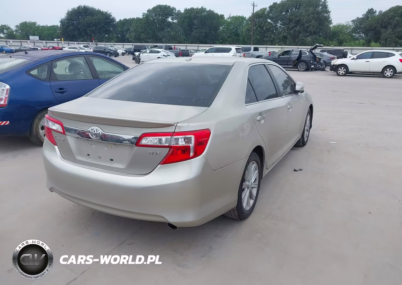 2014 Toyota Camry Xle VIN:4T1BF1FK1EU772928 - 4