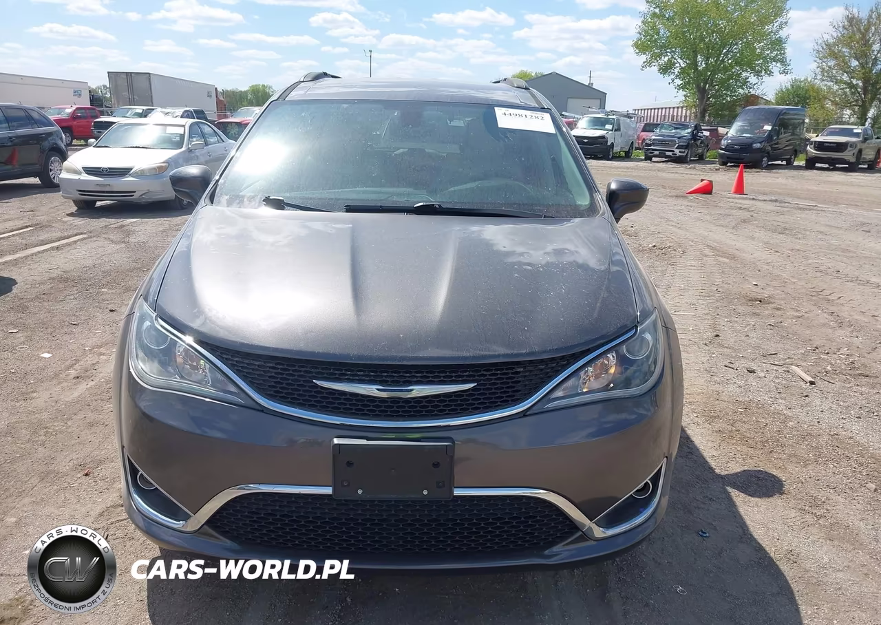 2017 Chrysler Pacifica Touring-L VIN:2C4RC1BG2HR560814 - 12
