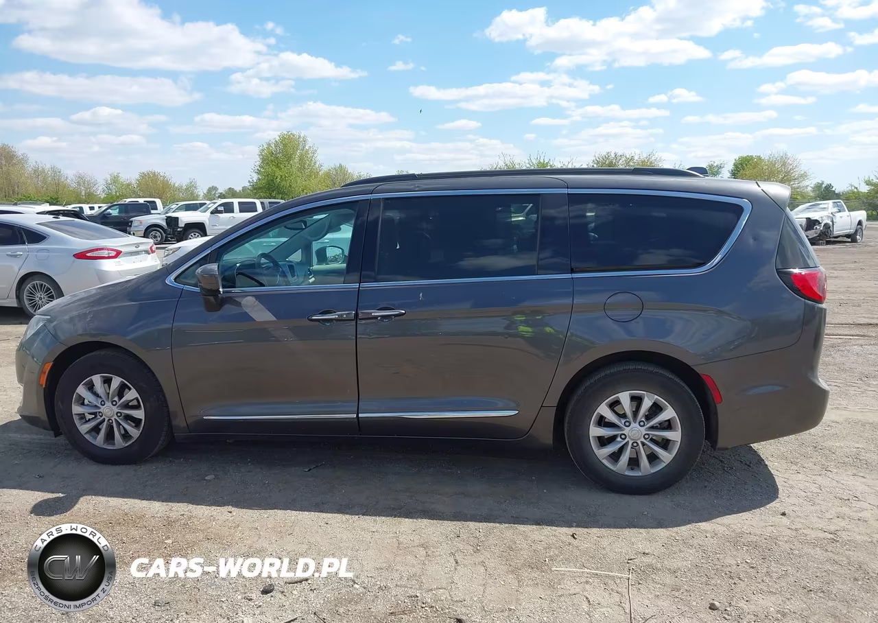2017 Chrysler Pacifica Touring-L VIN:2C4RC1BG2HR560814 - 14