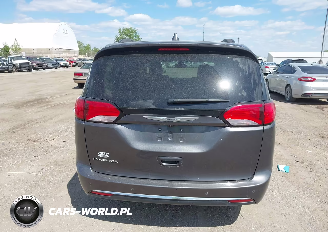 2017 Chrysler Pacifica Touring-L VIN:2C4RC1BG2HR560814 - 16
